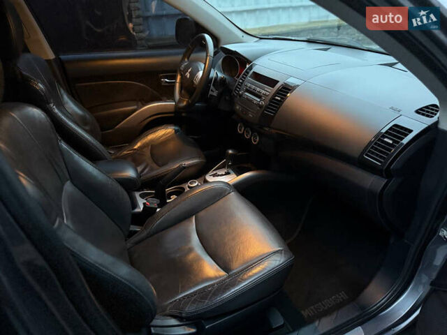 Сірий Міцубісі Аутлендер ХЛ, об'ємом двигуна 3 л та пробігом 132 тис. км за 9600 $, фото 25 на Automoto.ua