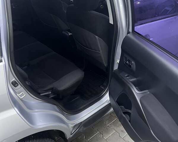 Серый Мицубиси Аутлендер ХЛ, объемом двигателя 2.36 л и пробегом 241 тыс. км за 8200 $, фото 12 на Automoto.ua