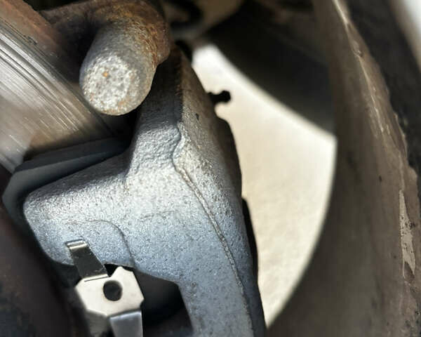 Серый Мицубиси Аутлендер ХЛ, объемом двигателя 2.36 л и пробегом 177 тыс. км за 8750 $, фото 11 на Automoto.ua