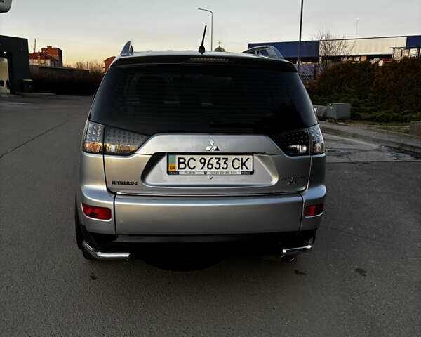 Серый Мицубиси Аутлендер ХЛ, объемом двигателя 2.36 л и пробегом 177 тыс. км за 8750 $, фото 7 на Automoto.ua