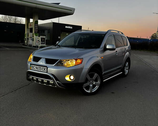 Серый Мицубиси Аутлендер ХЛ, объемом двигателя 2.36 л и пробегом 177 тыс. км за 8750 $, фото 20 на Automoto.ua