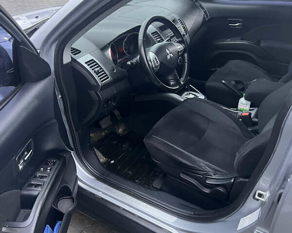 Серый Мицубиси Аутлендер ХЛ, объемом двигателя 2.36 л и пробегом 241 тыс. км за 8200 $, фото 11 на Automoto.ua