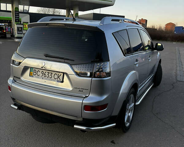 Серый Мицубиси Аутлендер ХЛ, объемом двигателя 2.36 л и пробегом 177 тыс. км за 8750 $, фото 12 на Automoto.ua
