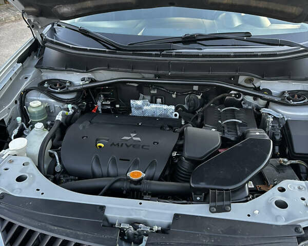 Серый Мицубиси Аутлендер ХЛ, объемом двигателя 2.36 л и пробегом 177 тыс. км за 8750 $, фото 37 на Automoto.ua