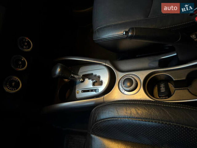 Сірий Міцубісі Аутлендер ХЛ, об'ємом двигуна 3 л та пробігом 132 тис. км за 9600 $, фото 18 на Automoto.ua