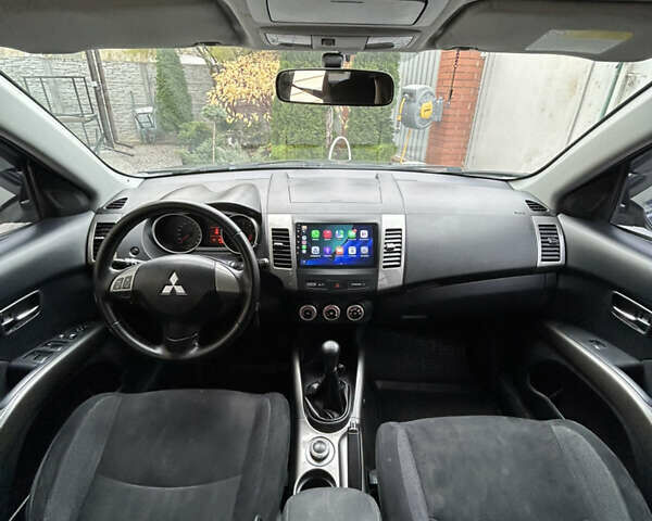 Серый Мицубиси Аутлендер ХЛ, объемом двигателя 2.36 л и пробегом 153 тыс. км за 11500 $, фото 6 на Automoto.ua