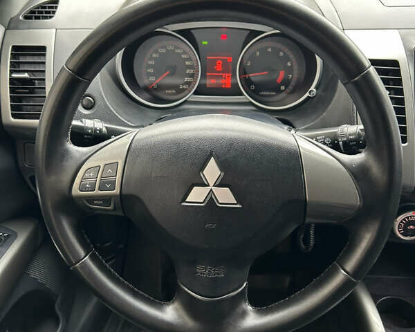 Серый Мицубиси Аутлендер ХЛ, объемом двигателя 2.36 л и пробегом 153 тыс. км за 11500 $, фото 10 на Automoto.ua