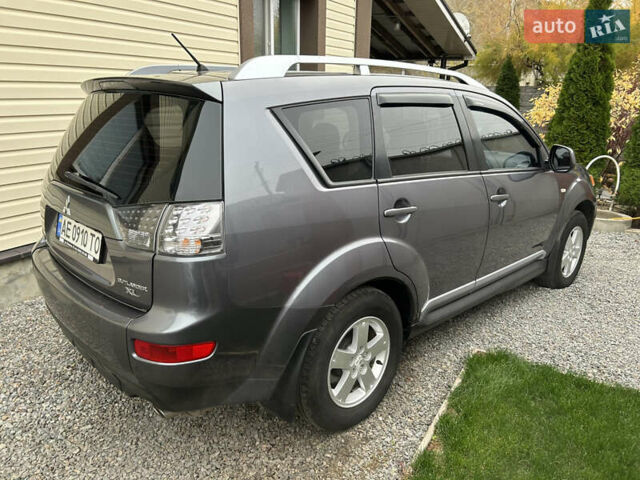 Серый Мицубиси Аутлендер ХЛ, объемом двигателя 2.36 л и пробегом 153 тыс. км за 11500 $, фото 3 на Automoto.ua