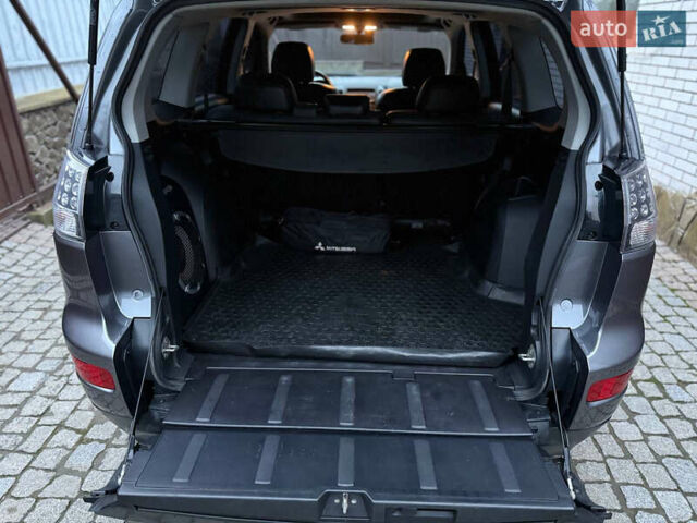 Сірий Міцубісі Аутлендер ХЛ, об'ємом двигуна 3 л та пробігом 132 тис. км за 9600 $, фото 10 на Automoto.ua