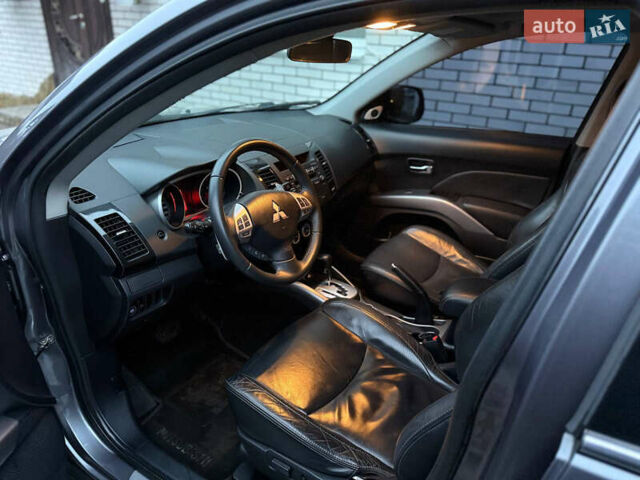 Сірий Міцубісі Аутлендер ХЛ, об'ємом двигуна 3 л та пробігом 132 тис. км за 9600 $, фото 14 на Automoto.ua