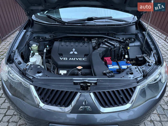 Сірий Міцубісі Аутлендер ХЛ, об'ємом двигуна 3 л та пробігом 132 тис. км за 9600 $, фото 27 на Automoto.ua