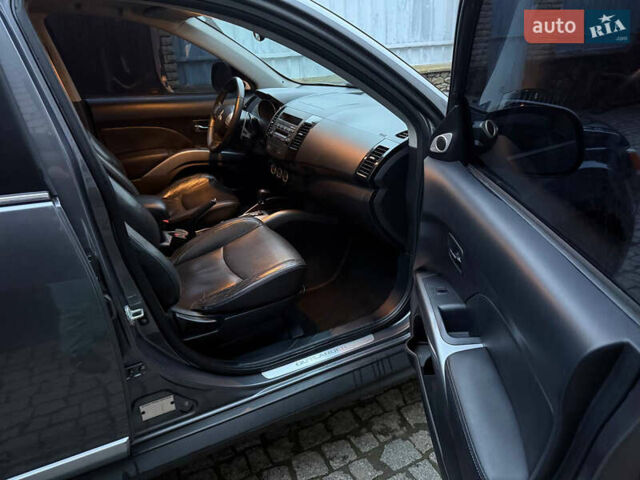 Сірий Міцубісі Аутлендер ХЛ, об'ємом двигуна 3 л та пробігом 132 тис. км за 9600 $, фото 24 на Automoto.ua