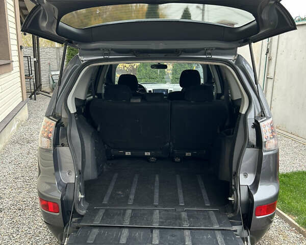 Серый Мицубиси Аутлендер ХЛ, объемом двигателя 2.36 л и пробегом 153 тыс. км за 11500 $, фото 14 на Automoto.ua