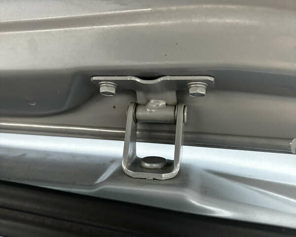 Серый Мицубиси Аутлендер ХЛ, объемом двигателя 2.36 л и пробегом 177 тыс. км за 8750 $, фото 60 на Automoto.ua