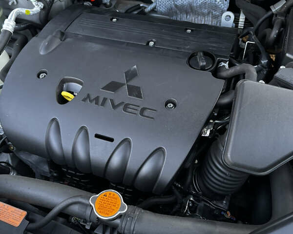 Серый Мицубиси Аутлендер ХЛ, объемом двигателя 2.36 л и пробегом 177 тыс. км за 8750 $, фото 45 на Automoto.ua