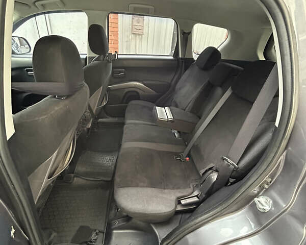 Серый Мицубиси Аутлендер ХЛ, объемом двигателя 2.36 л и пробегом 153 тыс. км за 11500 $, фото 9 на Automoto.ua