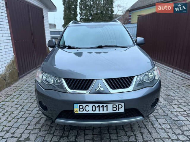 Сірий Міцубісі Аутлендер ХЛ, об'ємом двигуна 3 л та пробігом 132 тис. км за 9600 $, фото 2 на Automoto.ua
