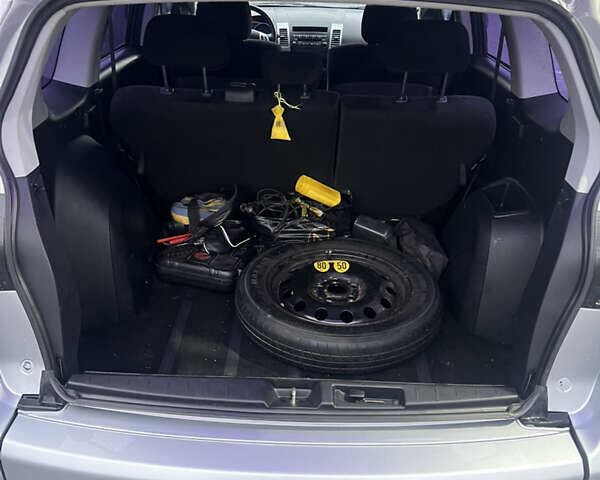 Серый Мицубиси Аутлендер ХЛ, объемом двигателя 2.36 л и пробегом 241 тыс. км за 8200 $, фото 16 на Automoto.ua