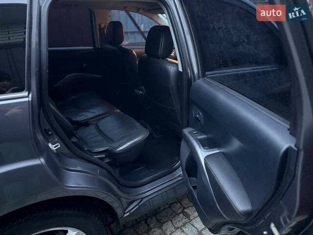 Сірий Міцубісі Аутлендер ХЛ, об'ємом двигуна 3 л та пробігом 132 тис. км за 9600 $, фото 22 на Automoto.ua