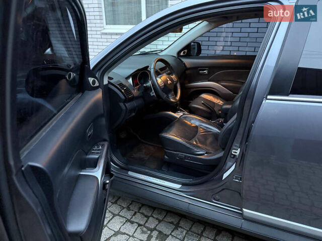 Сірий Міцубісі Аутлендер ХЛ, об'ємом двигуна 3 л та пробігом 132 тис. км за 9600 $, фото 13 на Automoto.ua