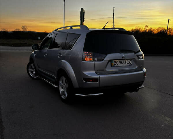 Серый Мицубиси Аутлендер ХЛ, объемом двигателя 2.36 л и пробегом 177 тыс. км за 8750 $, фото 18 на Automoto.ua