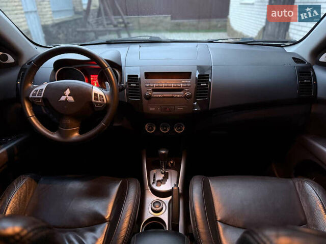 Сірий Міцубісі Аутлендер ХЛ, об'ємом двигуна 3 л та пробігом 132 тис. км за 9600 $, фото 19 на Automoto.ua