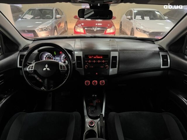 Сірий Міцубісі Аутлендер ХЛ, об'ємом двигуна 0 л та пробігом 182 тис. км за 10800 $, фото 8 на Automoto.ua
