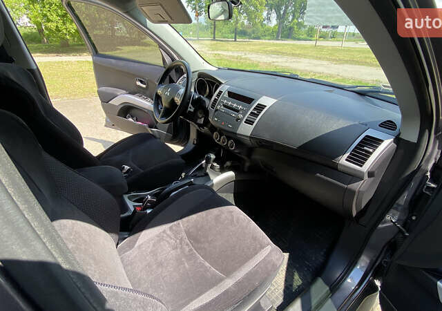 Сірий Міцубісі Аутлендер ХЛ, об'ємом двигуна 2.4 л та пробігом 126 тис. км за 11200 $, фото 22 на Automoto.ua