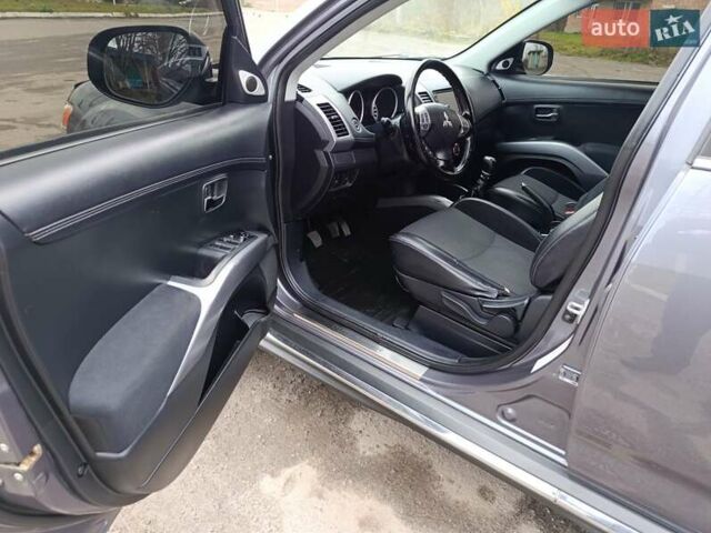 Серый Мицубиси Аутлендер ХЛ, объемом двигателя 2.3 л и пробегом 289 тыс. км за 10333 $, фото 16 на Automoto.ua