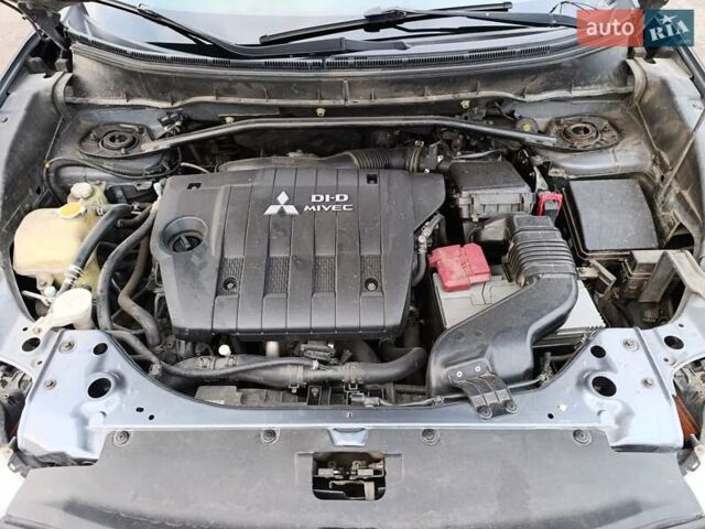 Серый Мицубиси Аутлендер ХЛ, объемом двигателя 2.3 л и пробегом 289 тыс. км за 10333 $, фото 41 на Automoto.ua