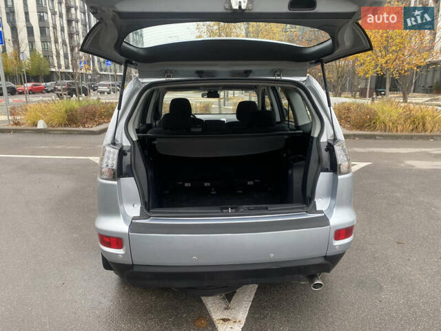 Серый Мицубиси Аутлендер ХЛ, объемом двигателя 2.4 л и пробегом 182 тыс. км за 9800 $, фото 12 на Automoto.ua