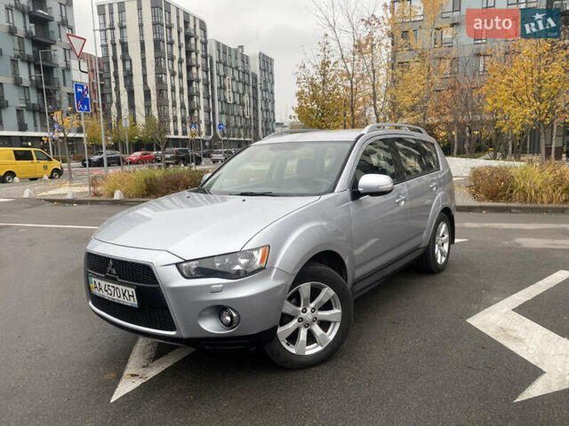 Серый Мицубиси Аутлендер ХЛ, объемом двигателя 2.4 л и пробегом 182 тыс. км за 9800 $, фото 2 на Automoto.ua