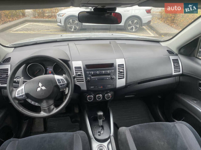 Серый Мицубиси Аутлендер ХЛ, объемом двигателя 2.4 л и пробегом 182 тыс. км за 9800 $, фото 20 на Automoto.ua
