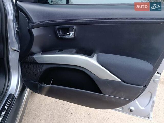 Серый Мицубиси Аутлендер ХЛ, объемом двигателя 2 л и пробегом 209 тыс. км за 9555 $, фото 25 на Automoto.ua