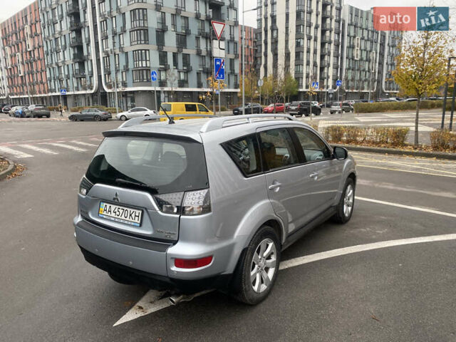 Серый Мицубиси Аутлендер ХЛ, объемом двигателя 2.4 л и пробегом 182 тыс. км за 9800 $, фото 8 на Automoto.ua