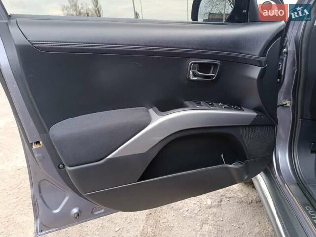 Серый Мицубиси Аутлендер ХЛ, объемом двигателя 2.3 л и пробегом 289 тыс. км за 10333 $, фото 15 на Automoto.ua