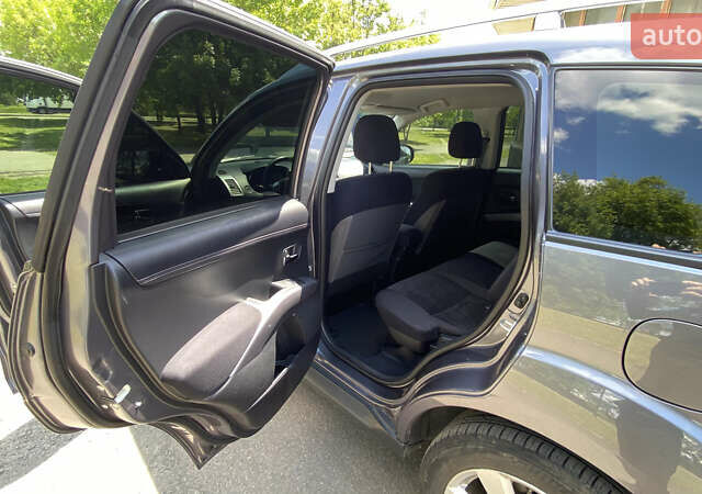 Сірий Міцубісі Аутлендер ХЛ, об'ємом двигуна 2.4 л та пробігом 126 тис. км за 11200 $, фото 13 на Automoto.ua