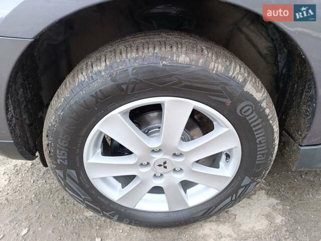 Серый Мицубиси Аутлендер ХЛ, объемом двигателя 2.3 л и пробегом 289 тыс. км за 10333 $, фото 42 на Automoto.ua