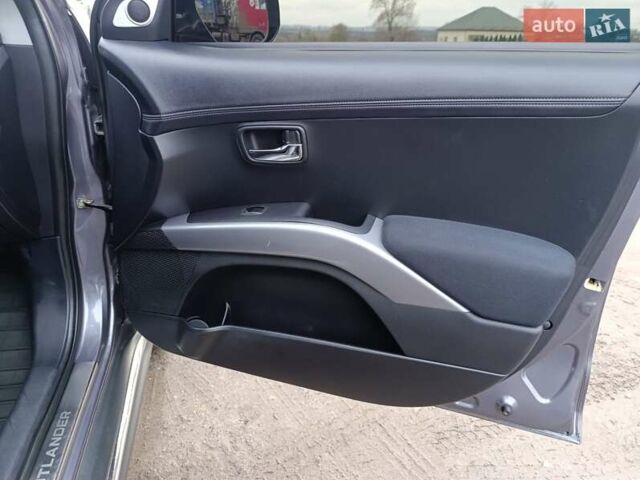 Серый Мицубиси Аутлендер ХЛ, объемом двигателя 2.3 л и пробегом 289 тыс. км за 10333 $, фото 27 на Automoto.ua