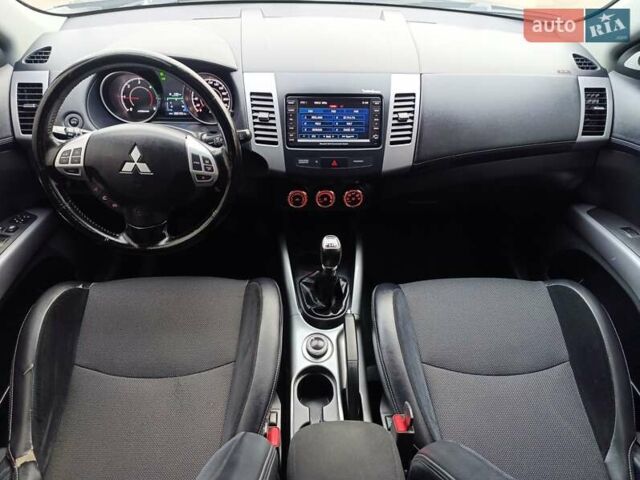 Серый Мицубиси Аутлендер ХЛ, объемом двигателя 2.3 л и пробегом 289 тыс. км за 10333 $, фото 30 на Automoto.ua