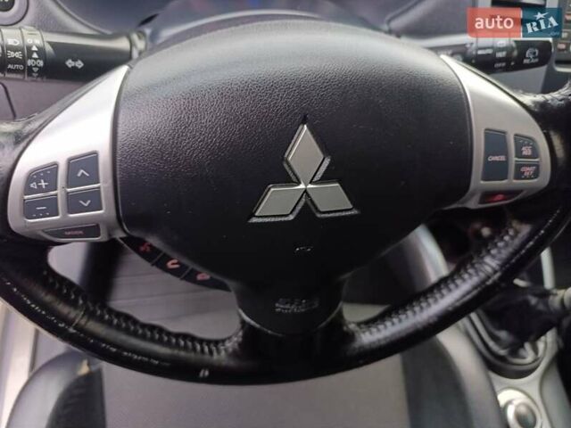 Серый Мицубиси Аутлендер ХЛ, объемом двигателя 2.3 л и пробегом 289 тыс. км за 10333 $, фото 21 на Automoto.ua