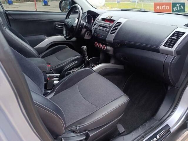 Серый Мицубиси Аутлендер ХЛ, объемом двигателя 2 л и пробегом 209 тыс. км за 9555 $, фото 27 на Automoto.ua