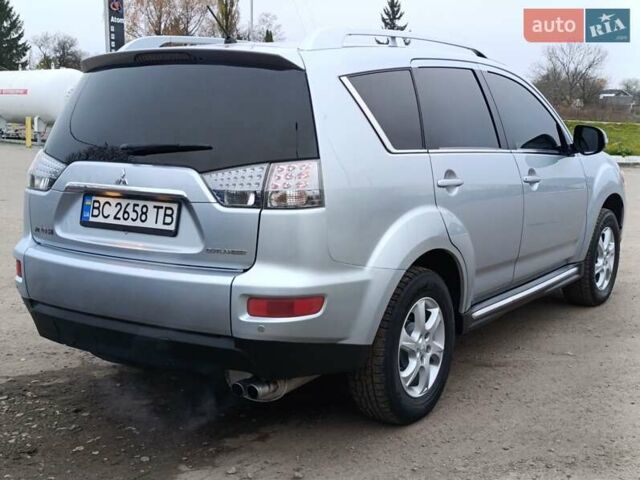Серый Мицубиси Аутлендер ХЛ, объемом двигателя 2 л и пробегом 209 тыс. км за 9555 $, фото 2 на Automoto.ua