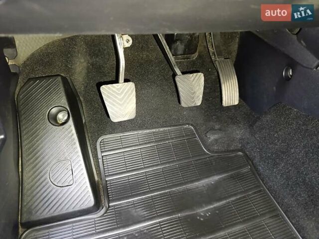 Серый Мицубиси Аутлендер ХЛ, объемом двигателя 2.3 л и пробегом 289 тыс. км за 10333 $, фото 20 на Automoto.ua