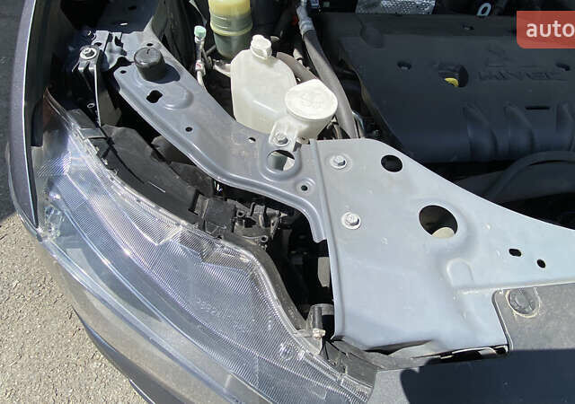 Сірий Міцубісі Аутлендер ХЛ, об'ємом двигуна 2.4 л та пробігом 126 тис. км за 11200 $, фото 26 на Automoto.ua