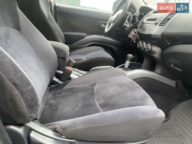Серый Мицубиси Аутлендер ХЛ, объемом двигателя 2.4 л и пробегом 182 тыс. км за 9800 $, фото 16 на Automoto.ua