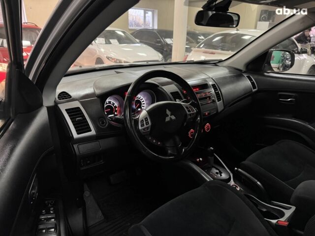 Сірий Міцубісі Аутлендер ХЛ, об'ємом двигуна 0 л та пробігом 182 тис. км за 10800 $, фото 7 на Automoto.ua