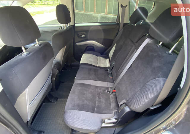 Сірий Міцубісі Аутлендер ХЛ, об'ємом двигуна 2.4 л та пробігом 126 тис. км за 11200 $, фото 14 на Automoto.ua