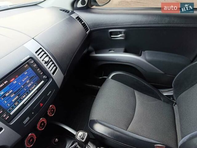 Серый Мицубиси Аутлендер ХЛ, объемом двигателя 2.3 л и пробегом 289 тыс. км за 10333 $, фото 26 на Automoto.ua