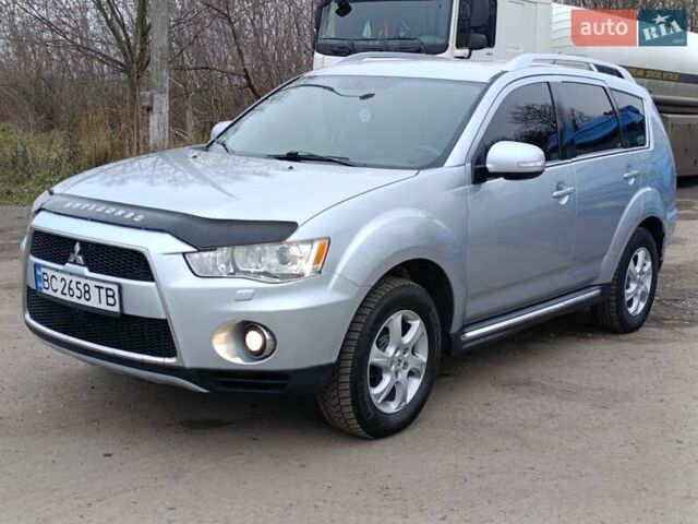 Серый Мицубиси Аутлендер ХЛ, объемом двигателя 2 л и пробегом 209 тыс. км за 9555 $, фото 3 на Automoto.ua